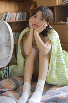 玩弄未发育的小馒头缝